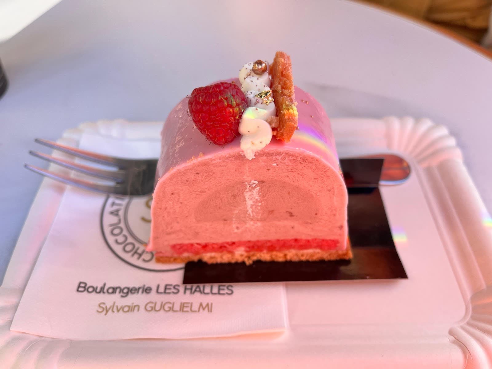 Entremets glacé à la fraise, finition brillante